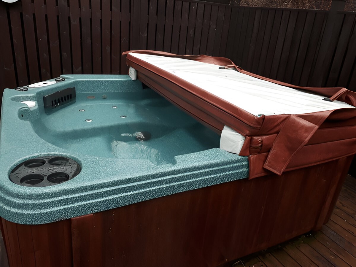 quality-jacuzzi-covers-for-sale-from-northern-hot-tub-covers.jpg